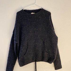 MAX STUDIO fuzzy navy blue sweater with pocket